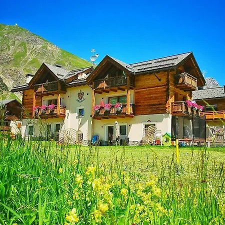 Al Bait Da Valeriano By Livigno Accomodation Exterior photo